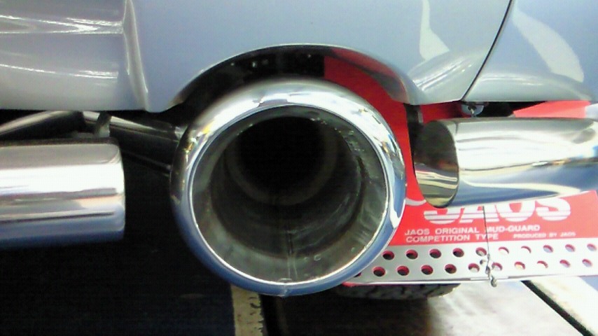 HKS�̃}�t���[ (�摜�T�C�Y: 854�~480 105kB)